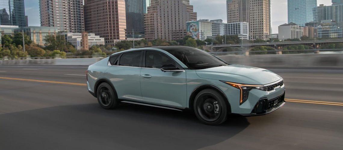 Los 5 sedanes del 2026 que los jóvenes conductores deberían considerar antes que un SUV
