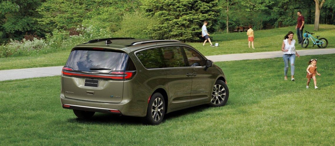 Los 5 autos nuevos del 2026 con los peores problemas de software reportados