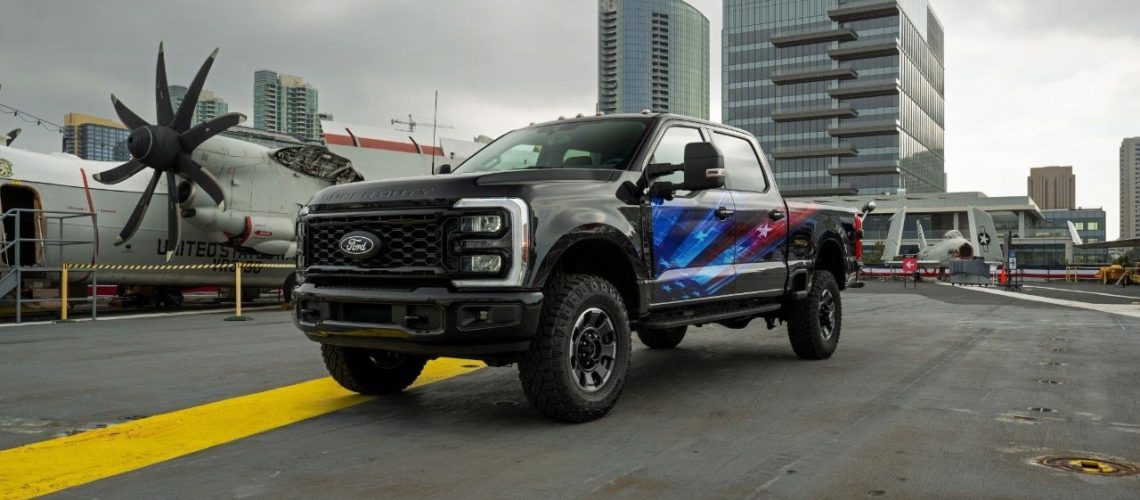Ford presenta el nuevo Super Duty Proud to Honor y anuncia carrera histórica de NASCAR en homenaje a las Fuerzas Armadas