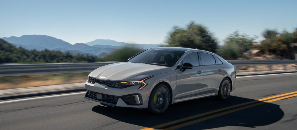 Kia da a conocer los precios del sedán Kia K5 del 2027